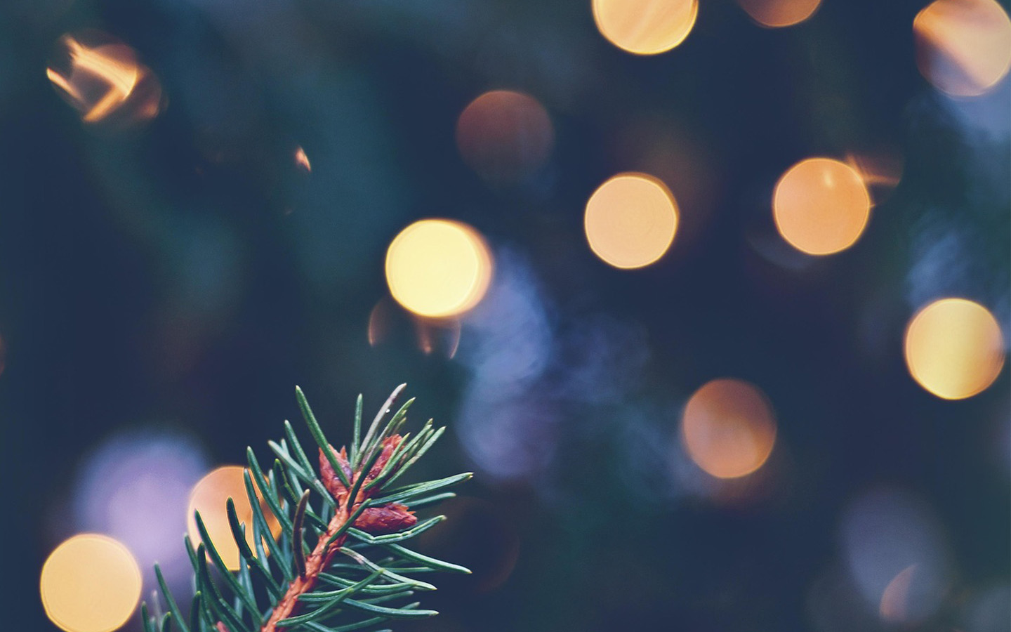 kuenstlicher-tannenbaum-lichter